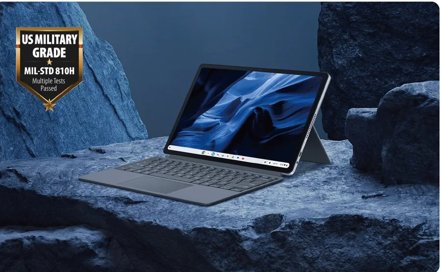 ASUS Chromebook CM32 Detachable 深灰色機身，左上角標示 MIL-STD 810H 美國軍規測試通過徽章