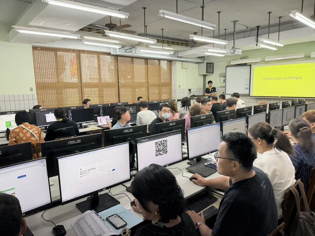 Google AI 校園研習現場，教師在電腦教室實作 Google AI 工具