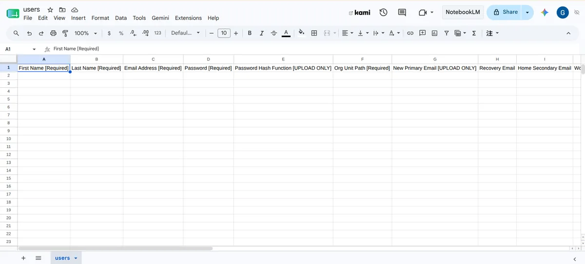 Google 試算表開啟的 Google Workspace 大量匯入使用者 CSV 範本，第一列欄位標題依序為 First Name、Last Name、Email Address、Password、Password Hash Function、Org Unit Path 等
